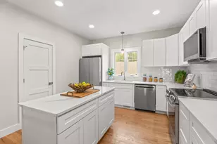 99 Driftwood Cir, Sandown, NH 03873 - Photo 5