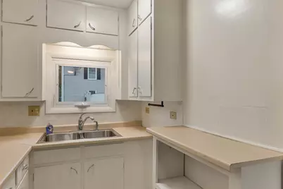 125 Thornton Street, Manchester, NH 03102 - Photo 9