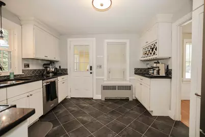 1138 Hall Street, Manchester, NH 03104 - Photo 9