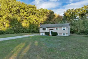 66 Plummer Rd, Bedford, NH 03110 - Photo 3