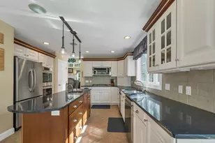 21 Vineyard Dr, Stratham, NH 03885 - Photo 9
