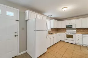 417 Bartlett St, Manchester, NH 03102 - Photo 7