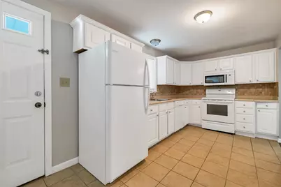 417 Bartlett Street, Manchester, NH 03102 - Photo 5