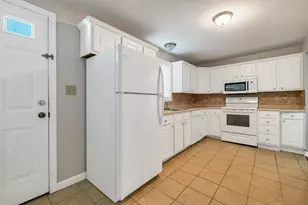 417 Bartlett St, Manchester, NH 03102 - Photo 5