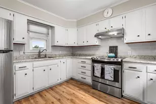 9 Taylor St, Laconia, NH 03246 - Photo 11