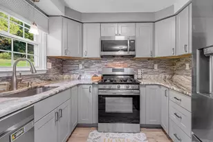 28 Meadowview Cir, Nashua, NH 03062 - Photo 11