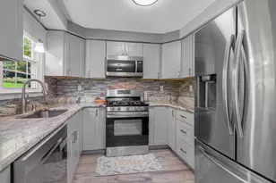 28 Meadowview Cir, Nashua, NH 03062 - Photo 13