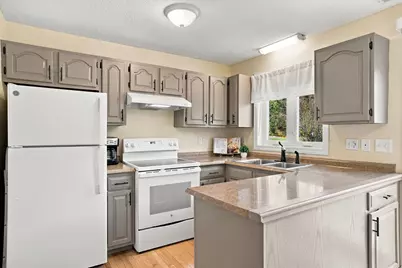 1324 Goffstown Road #18, Manchester, NH 03102 - Photo 9