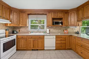 896 Bodwell Rd, Manchester, NH 03109 - Photo 5