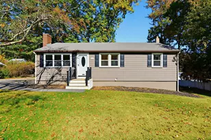 16 Taylor St, Salem, NH 03079 - Photo 1