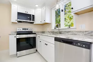 16 Taylor St, Salem, NH 03079 - Photo 7