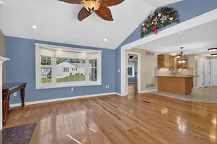 8 Glasgow Cir, Hudson, NH 03051 - Photo 15