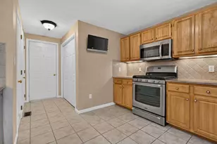 8 Glasgow Cir, Hudson, NH 03051 - Photo 19