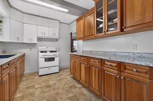 663 Amory St, Manchester, NH 03102 - Photo 13