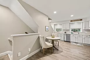 1029 S Mammoth Rd, Manchester, NH 03109 - Photo 31