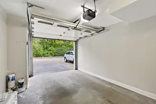 1029 S Mammoth Rd, Manchester, NH 03109 - Photo 13