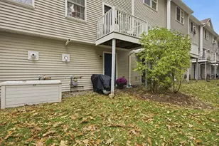 1029 S Mammoth Rd, Manchester, NH 03109 - Photo 5