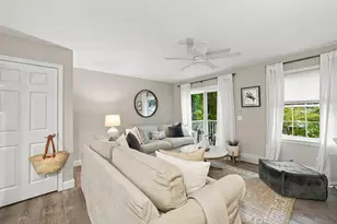 1029 S Mammoth Rd, Manchester, NH 03109 - Photo 17