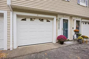 1029 S Mammoth Rd, Manchester, NH 03109 - Photo 3