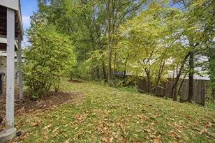 1029 S Mammoth Rd, Manchester, NH 03109 - Photo 9