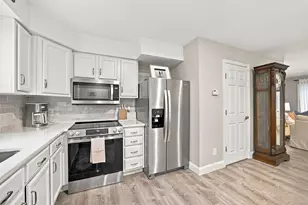 1029 S Mammoth Rd, Manchester, NH 03109 - Photo 35