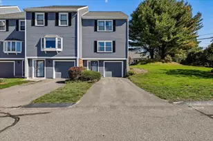5 Riviera Rd, Hudson, NH 03051 - Photo 1