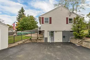 18 E Derry Rd, Derry, NH 03038 - Photo 5
