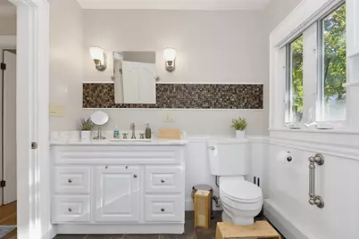 453 Oak Street, Manchester, NH 03104 - Photo 13