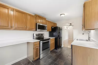 152 Bartemus Trail #Unit 72, Nashua, NH 03063 - Photo 5