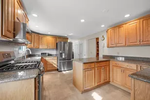 8 Aztec Rd, Nashua, NH 03063 - Photo 11