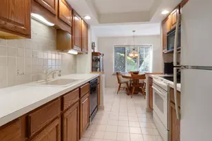 66 Peninsula Dr, Stratham, NH 03885 - Photo 5