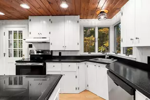 135 Walnut Hill Ave, Manchester, NH 03104 - Photo 7