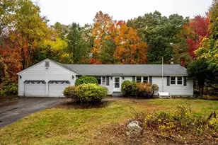 10 Lancaster Dr, Londonderry, NH 03053 - Photo 1
