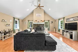 11 Burnham Ave, Nashua, NH 03064 - Photo 11