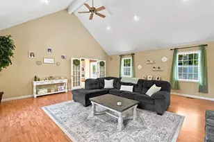 11 Burnham Ave, Nashua, NH 03064 - Photo 9