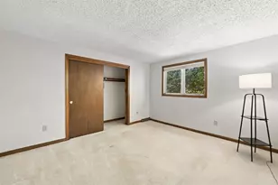 19 Gloucester Ln, Nashua, NH 03063 - Photo 17