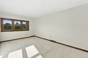 19 Gloucester Ln, Nashua, NH 03063 - Photo 19