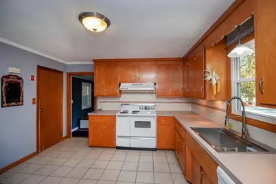 295 Lovering Street, Manchester, NH 03109 - Photo 7