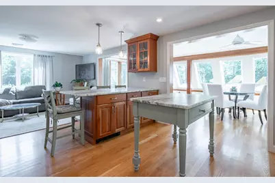146  Coburn Avenue, Nashua, NH 03063 - Photo 5