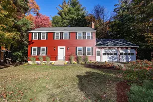 10 Chaucer Rd, Nashua, NH 03062 - Photo 1