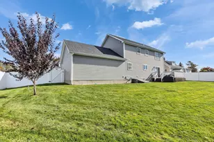 84 Maryland Ave, Manchester, NH 03104 - Photo 5