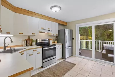 317 Fox Hollow Way, Manchester, NH 03104 - Photo 9