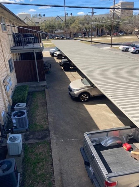 5817 Sandhurst Ln, Dallas TX  75206-4911 exterior