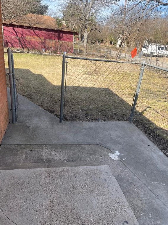 805 Tyler St, Dallas TX  75208-3964 exterior