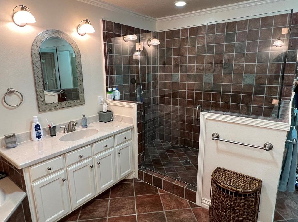 1001 Lariat Cir, Oak Leaf TX  75154-5803 exterior