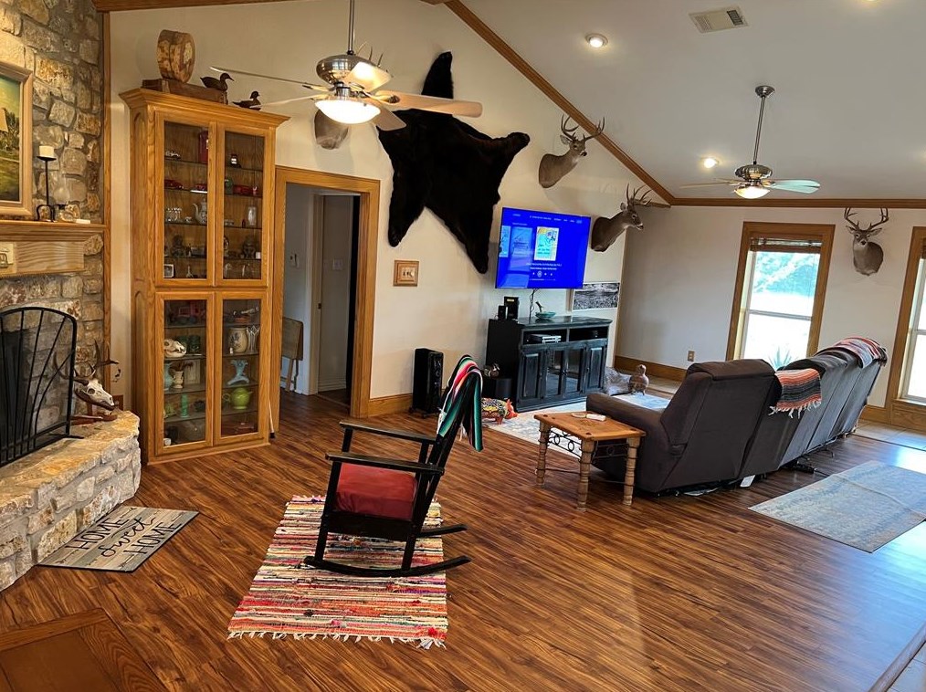 1001 Lariat Cir, Oak Leaf TX  75154-5803 exterior