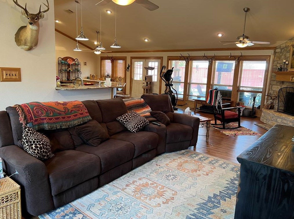 1001 Lariat Cir, Oak Leaf TX  75154-5803 exterior
