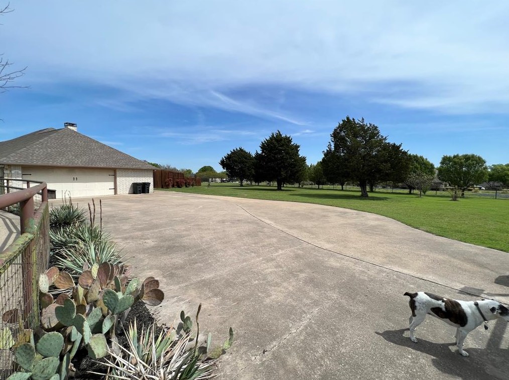1001 Lariat Cir, Oak Leaf TX  75154-5803 exterior