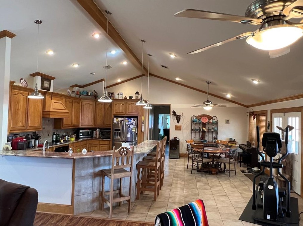 1001 Lariat Cir, Oak Leaf TX  75154-5803 exterior