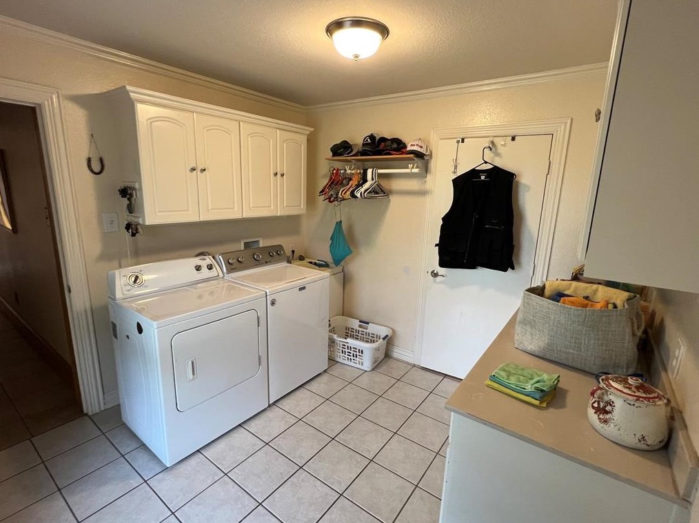 1001 Lariat Cir, Oak Leaf TX  75154-5803 exterior